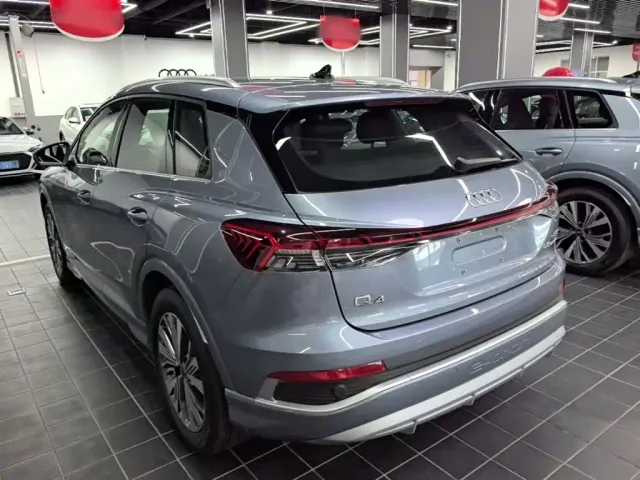 Audi Q4 e-tron — Фото автомобиля 4