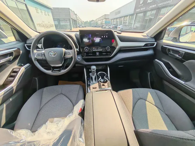 Toyota Highlander — Фото автомобиля 10