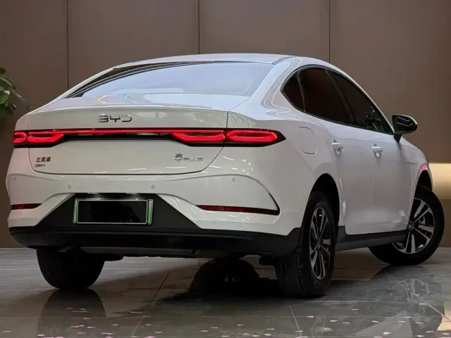 BYD Qin PLUS 2026 DM-i Smart Edition 128KM Progressive — Фото автомобиля 6