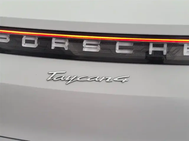 Porsche Taycan — Фото автомобиля 19