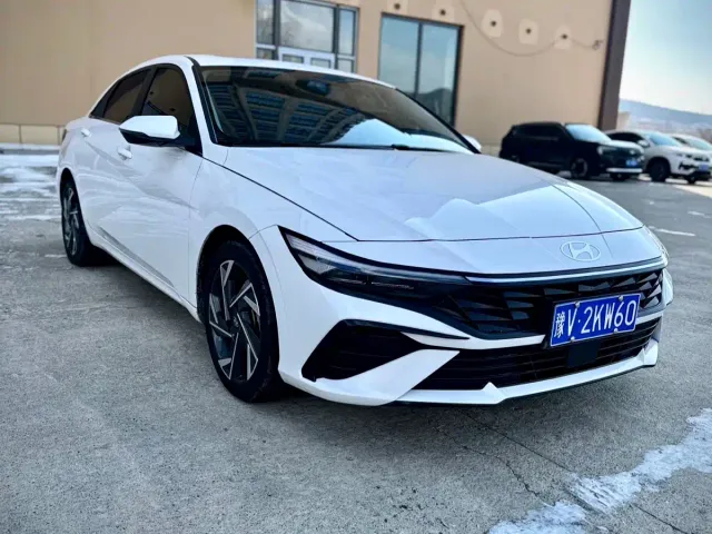 Hyundai Elantra — Фото автомобиля 3