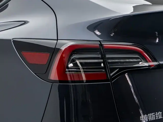 Tesla Model Y — Фото автомобиля 27