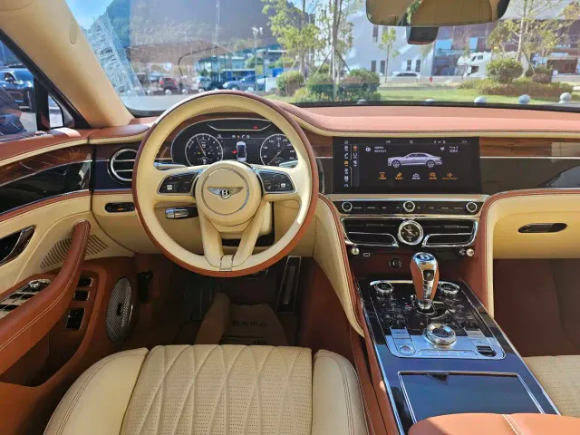 Bentley Flying Spur — Фото автомобиля 10