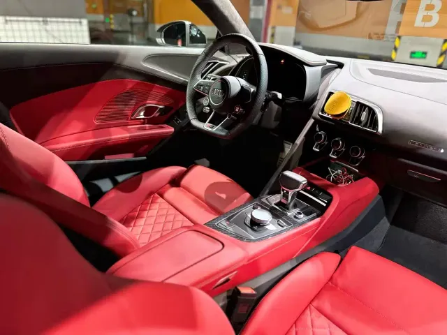 Audi R8 — Фото автомобиля 6