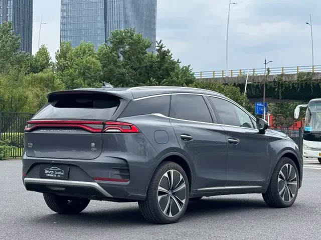 BYD Tang — Фото автомобиля 12