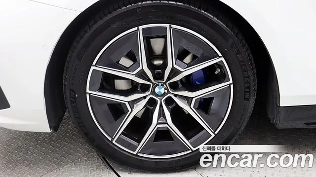 BMW 5 Series G60 — Фото автомобиля 15