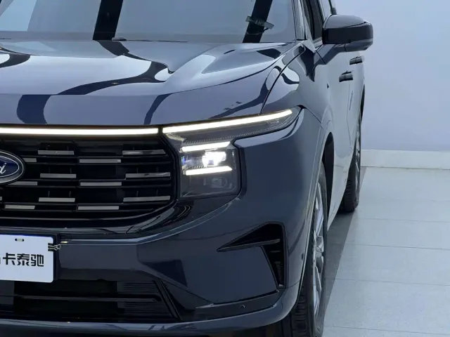 Ford Edge — Фото автомобиля 3