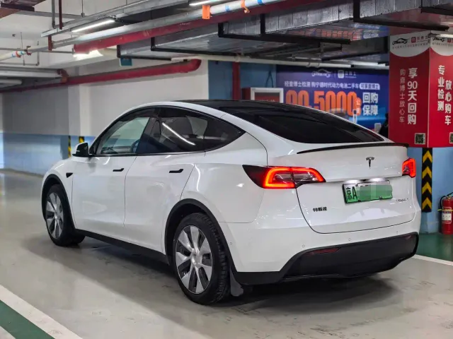 Tesla Model Y — Фото автомобиля 4