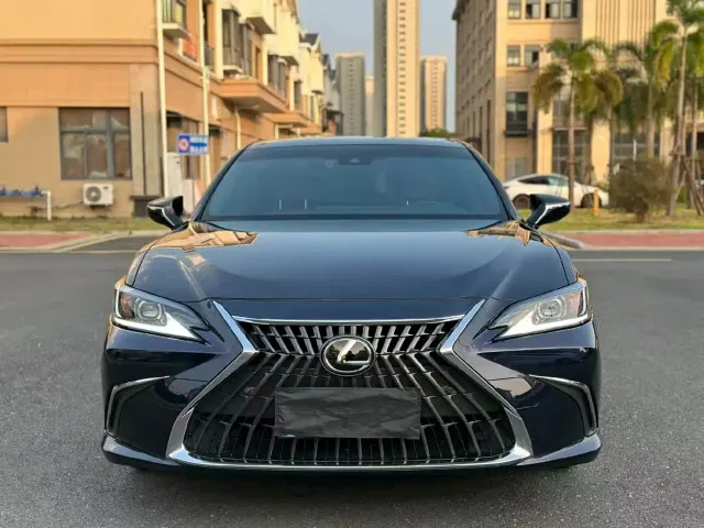 Lexus ES — Фото автомобиля 2