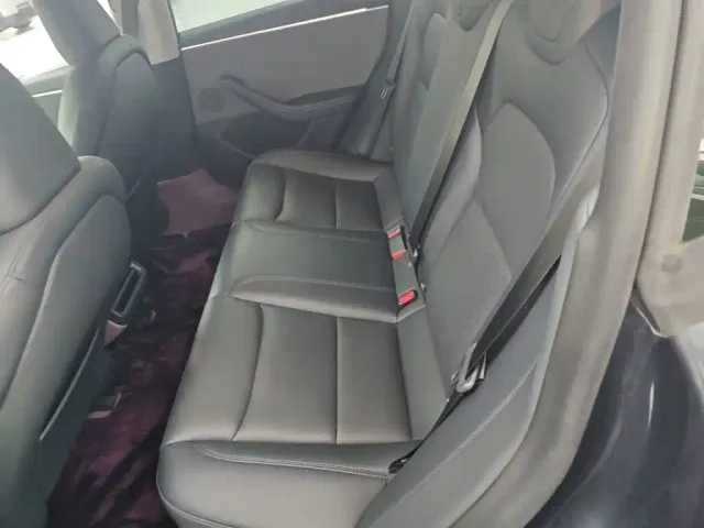 Tesla Model 3 — Фото автомобиля 16