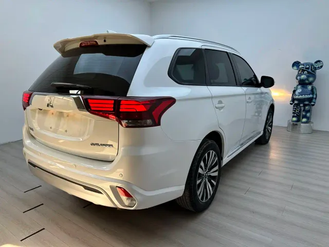 Mitsubishi Outlander — Фото автомобиля 5
