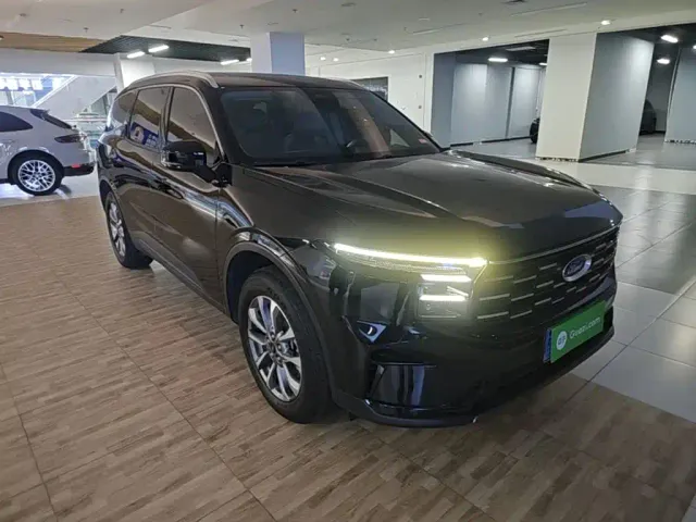 Ford Edge — Фото автомобиля 3