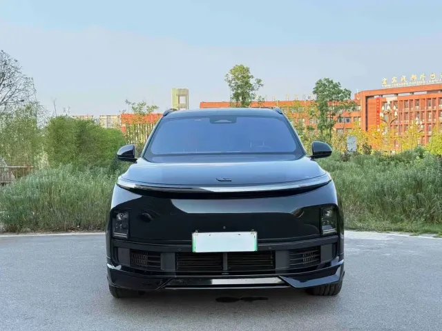 Li Auto L8 — Фото автомобиля 2