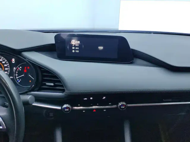 Mazda Axela — Фото автомобиля 13