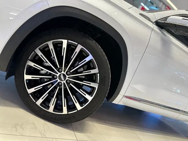 Geely Xingyue L — Фото автомобиля 4