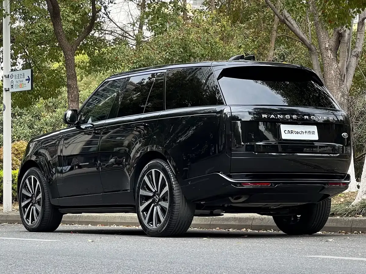 Land Rover Range Rover 2023 3.0 L6 360PS Golden Age Edition — Фото автомобиля 6