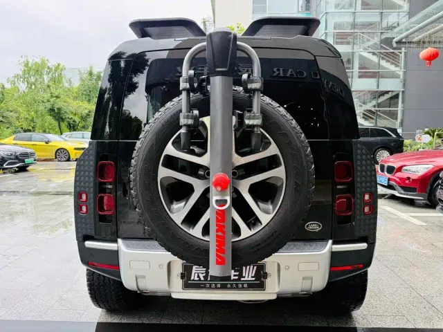 Land Rover Defender — Фото автомобиля 3