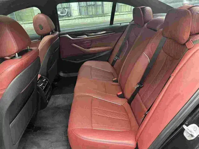 BMW 5 Series — Фото автомобиля 6