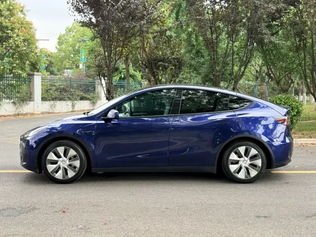 Tesla Model Y — Фото автомобиля 7