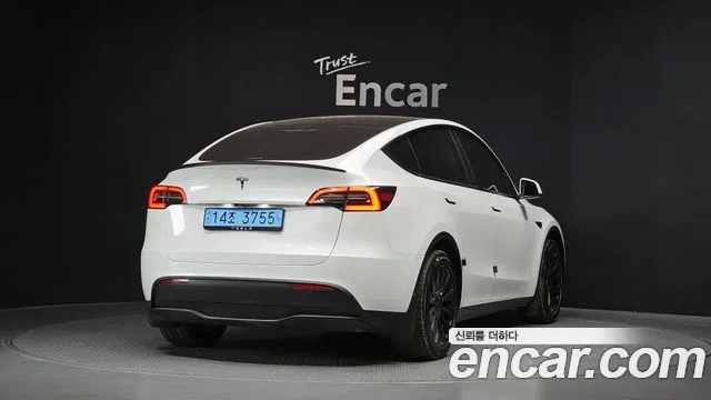 Tesla Model Y — Фото автомобиля 2