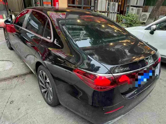 Mercedes-Benz E-Class — Фото автомобиля 6