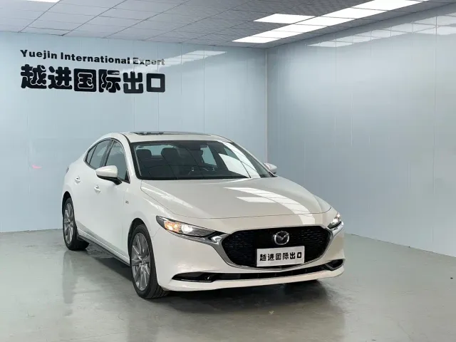 Mazda Axela — Фото автомобиля 3