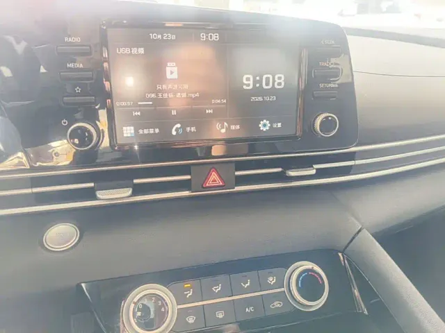 Hyundai Elantra — Фото автомобиля 12