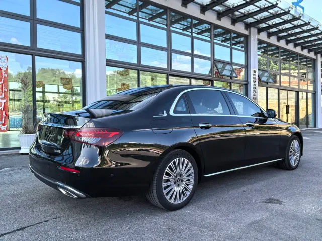 Mercedes-Benz E-Class — Фото автомобиля 12