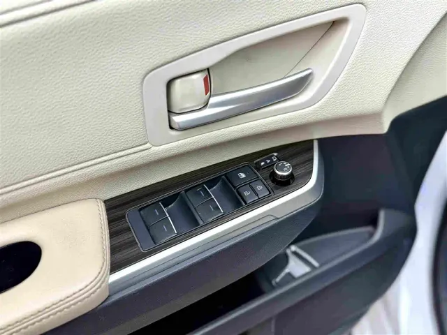 Toyota Sienna — Фото автомобиля 15