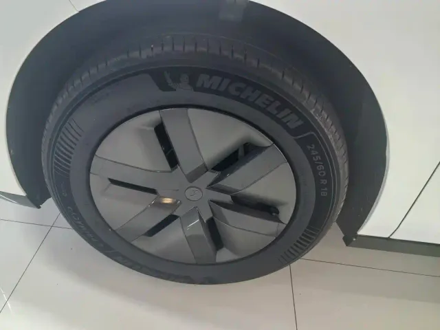 Li Auto MEGA — Фото автомобиля 14