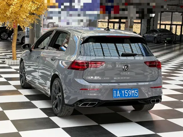 Volkswagen Golf — Фото автомобиля 4