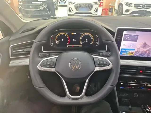 Volkswagen Tiguan L — Фото автомобиля 10
