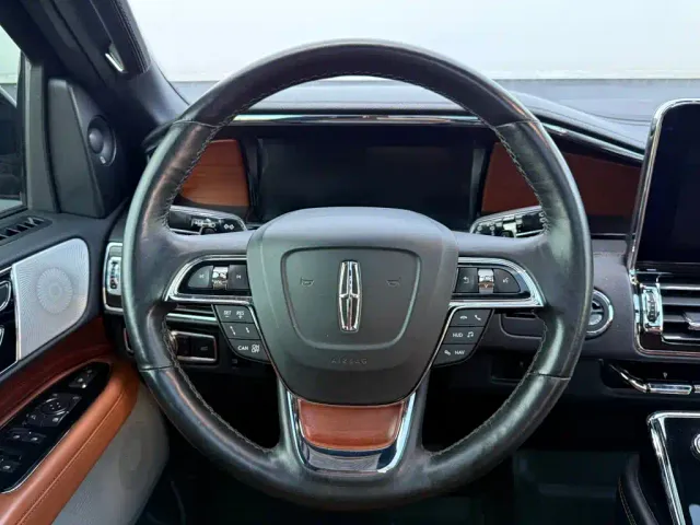 Lincoln Navigator — Фото автомобиля 30