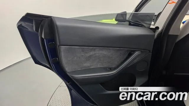 Tesla Model Y — Фото автомобиля 14