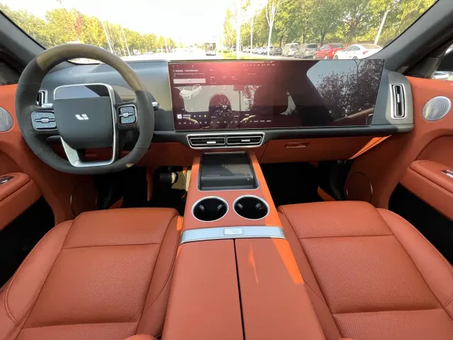 Li Auto L7 — Фото автомобиля 8