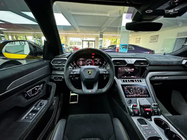 Lamborghini Urus — Фото автомобиля 13
