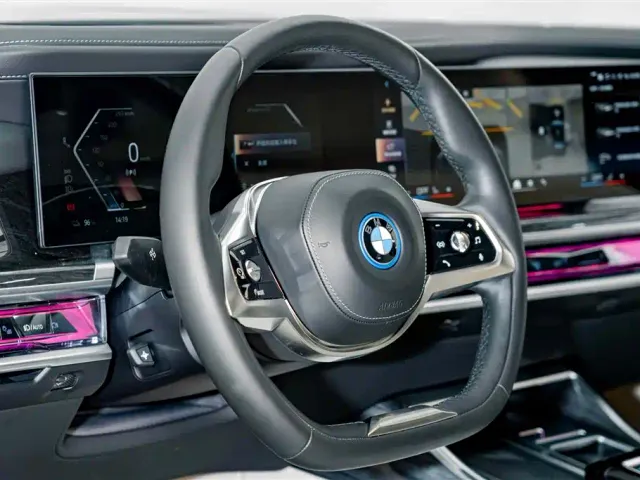 BMW i7 — Фото автомобиля 9