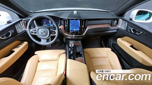 Вольво XC60 — Фото автомобиля 7