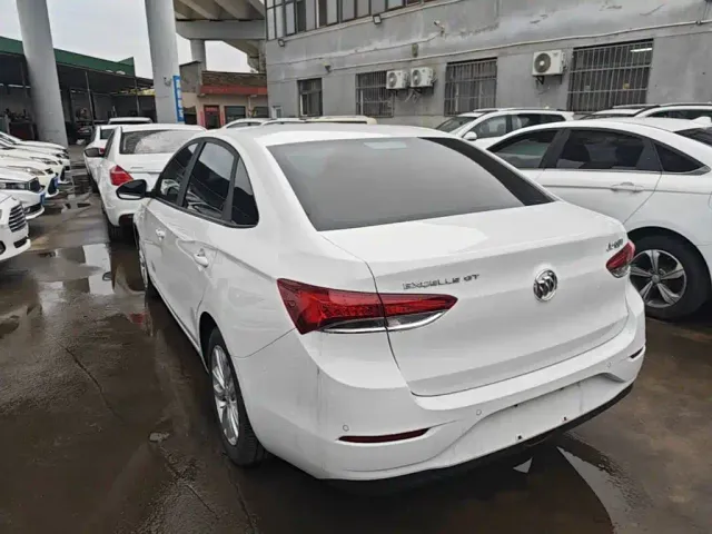 Buick Excelle — Фото автомобиля 4
