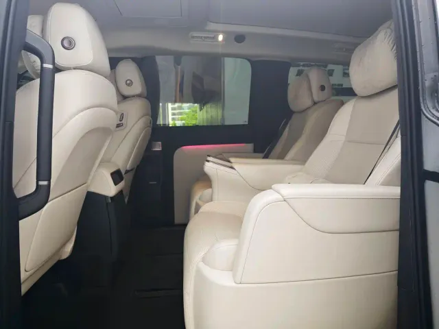 Li Auto MEGA — Фото автомобиля 9