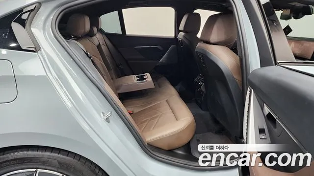 BMW 5 Series G60 — Фото автомобиля 11