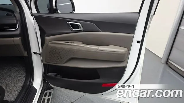 Kia Carnival Generation 4 — Фото автомобиля 23