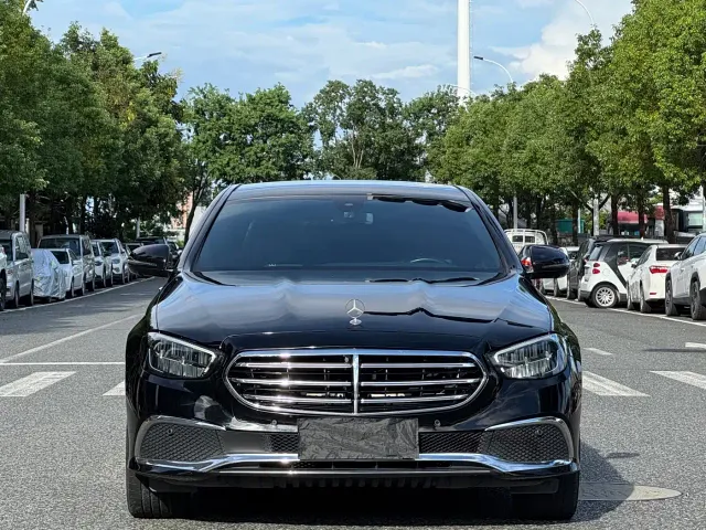 Mercedes-Benz E-Class — Фото автомобиля 2