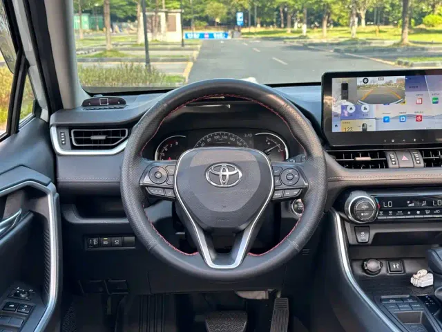 Toyota RAV4 — Фото автомобиля 7