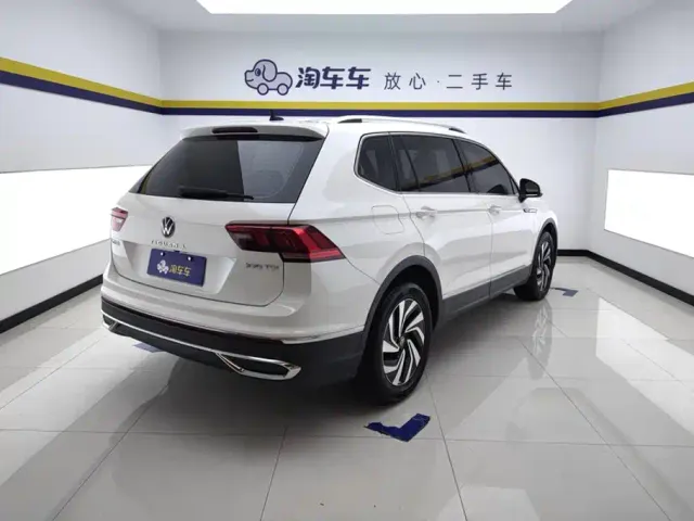 Volkswagen Tiguan L — Фото автомобиля 3