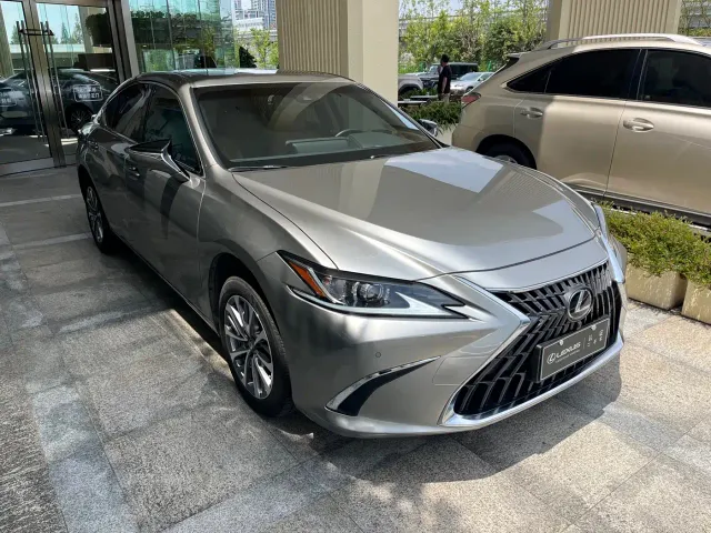 Lexus ES — Фото автомобиля 3