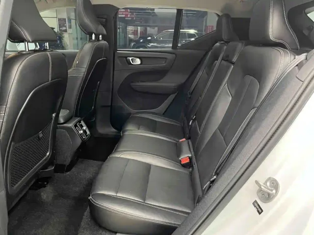 Volvo XC40 — Фото автомобиля 19
