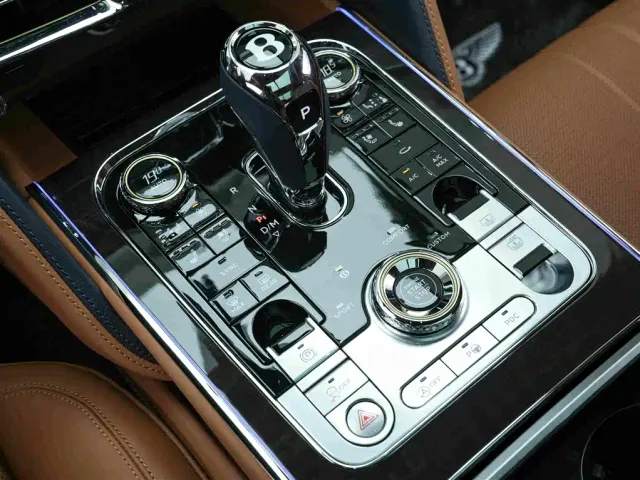 Bentley Flying Spur — Фото автомобиля 10