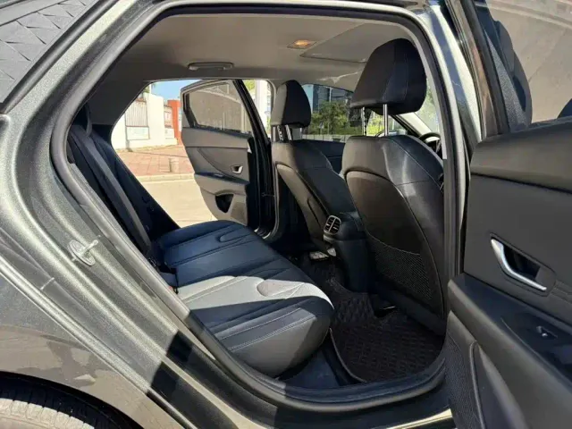 Hyundai Elantra — Фото автомобиля 5