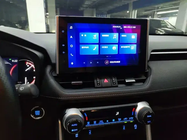 Toyota RAV4 — Фото автомобиля 12